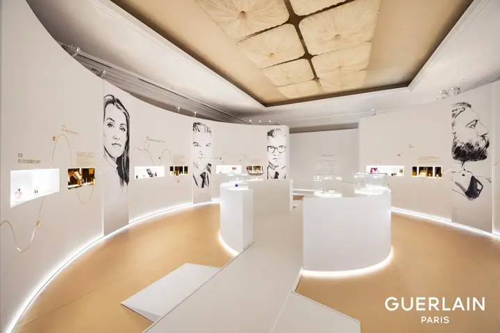 娇兰以展览追问「香水的尽头」