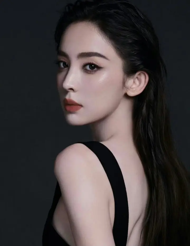 娜扎成为 TOM FORD 中国区香氛与彩妆形象大使
