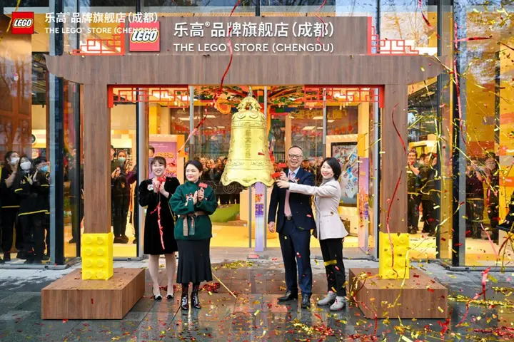 乐高在成都演绎「蜀」实好耍