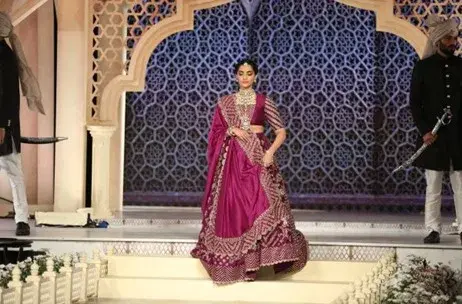 Birdhichand Ghanshyamdas Jaipur Unveils Delhi Durbar in Fashion Show By 70 EMG