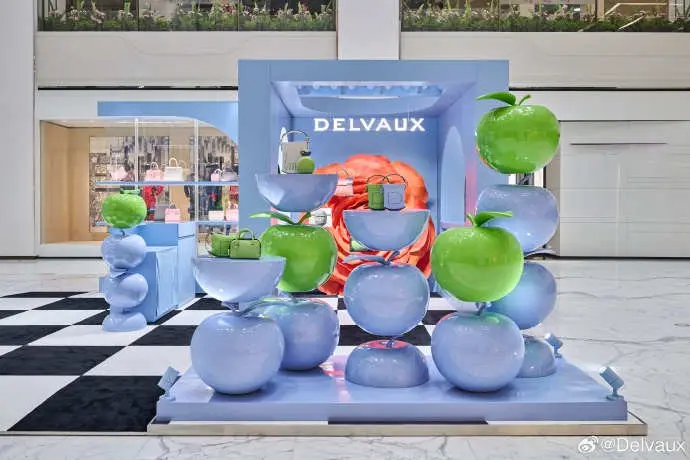 Delvaux 致敬玛格利特 125 周年