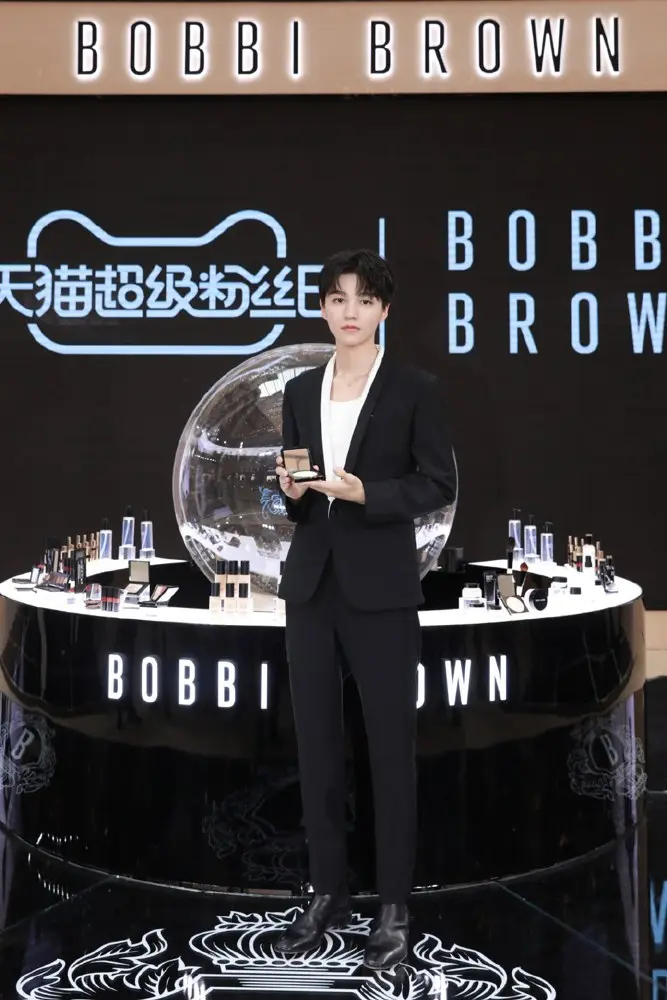 王俊凯邀你见证芭比波朗三十周年发布会