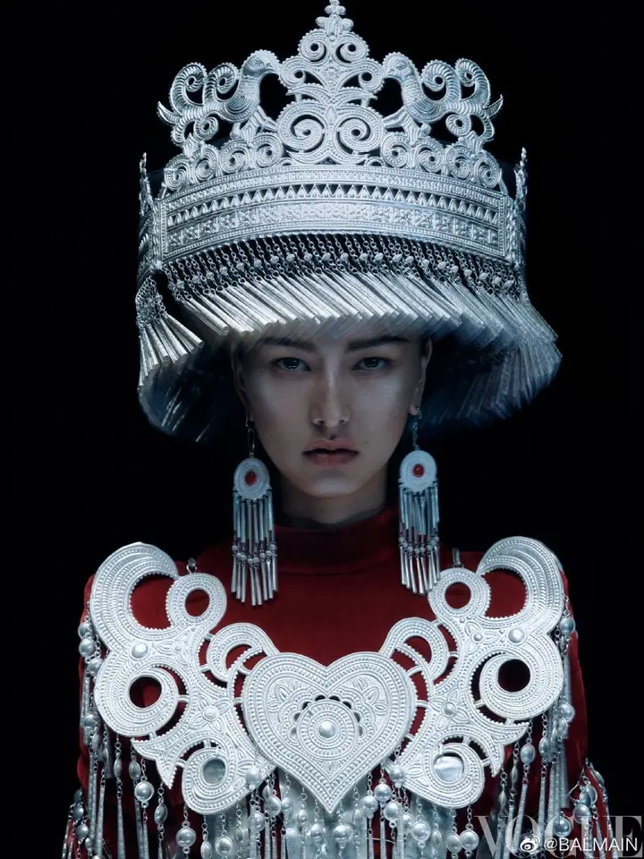 BALMAIN 与彝族传统的美学碰撞