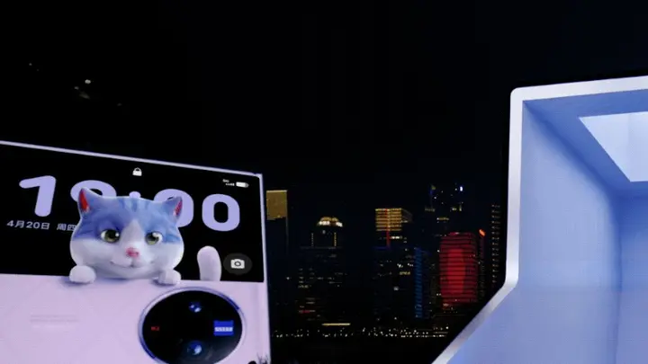 vivo 在外滩打造巨型手机装置