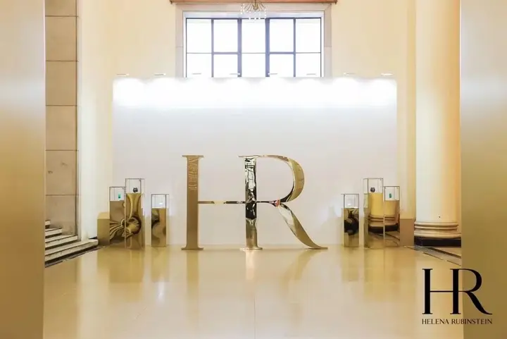 HR 赫莲娜举办艺术跨界珍品展