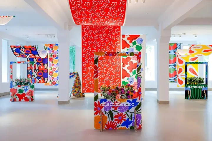 Marimekko 邀你和毛孩子们漫步花间