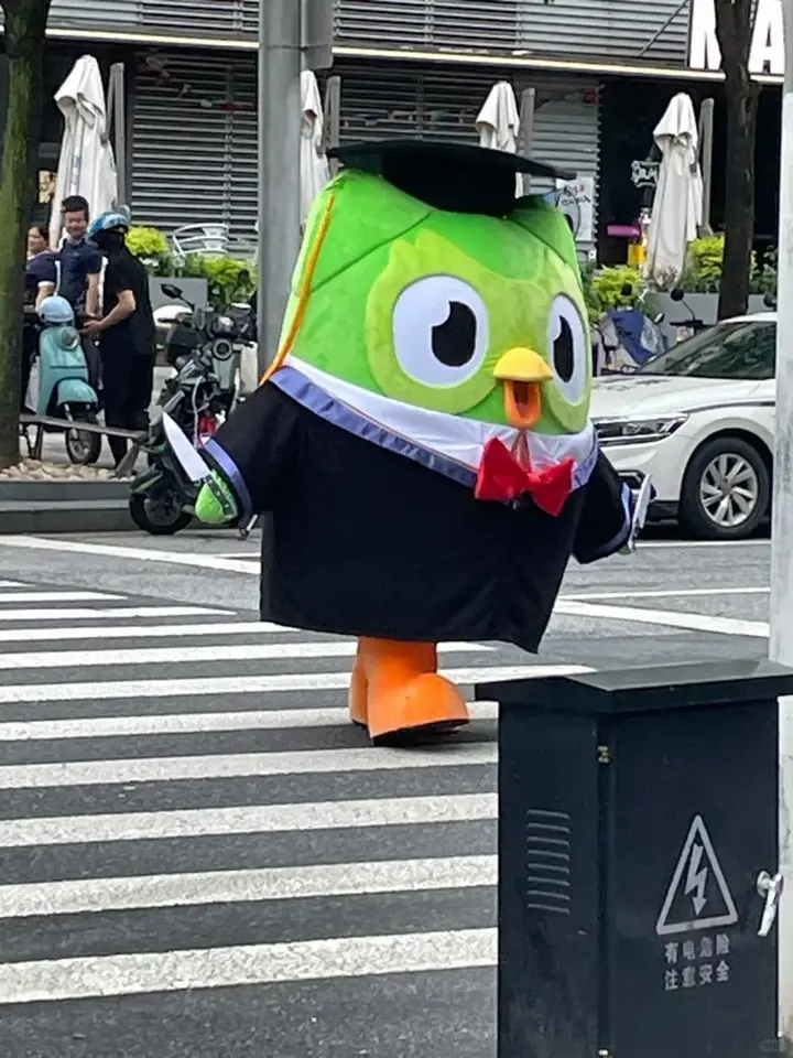 多邻国开始持刀「劝学」？