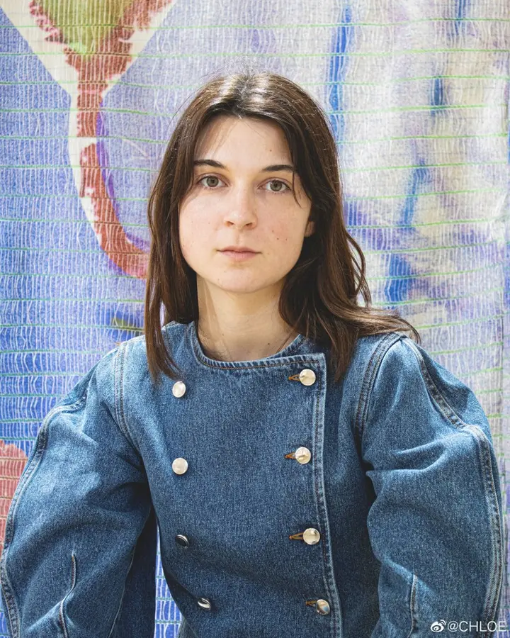Chloé 用亚麻和纸编织浪漫