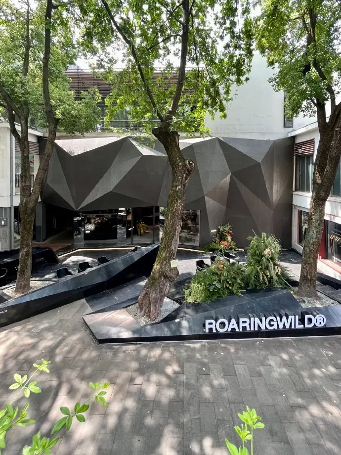 ROARINGWILD × gaga 开启潮牌茶饮复合店