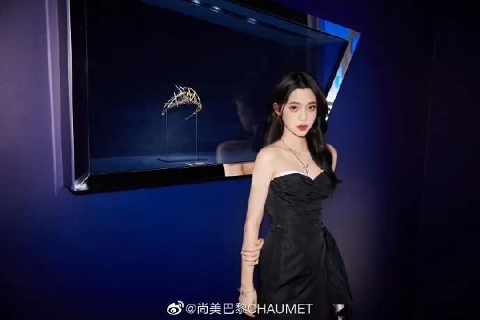 欧阳娜娜邀你坠入 CHAUMET「冠冕绮梦」