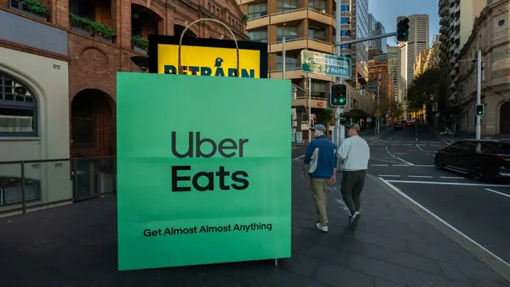 太“粗暴”！Uber Eats竟直接“霸占”竞品广告位
