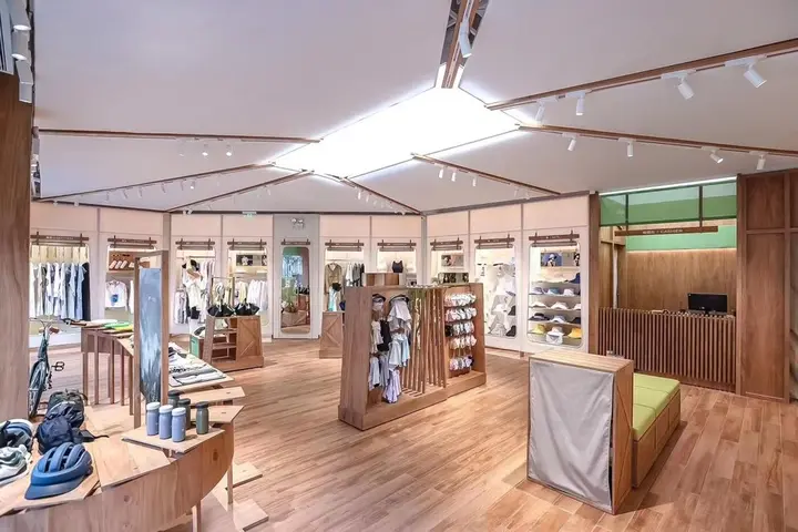 蕉下首家概念店「春台店」开业